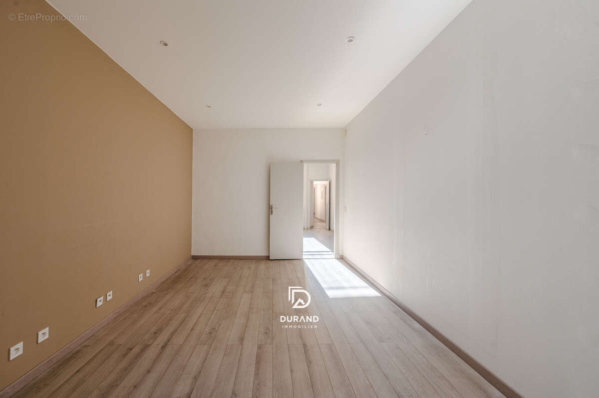Appartement à MARSEILLE-6E