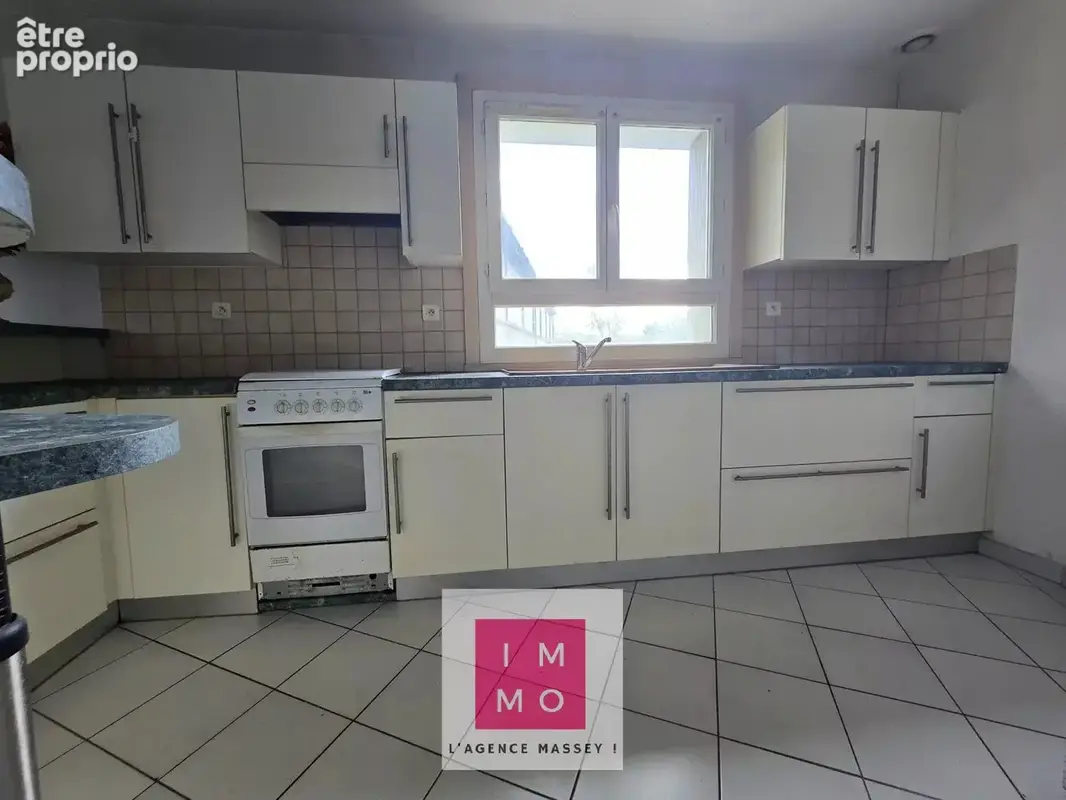 Maison  t3 plain pied 92m² + atelier/depot 222m² + dépendances 140m² - photo 3