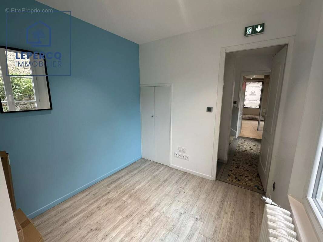 LOCAL rénové  - 163 m2 - Villers-Cotterêts - Vitrine sur rue ! - photo 10