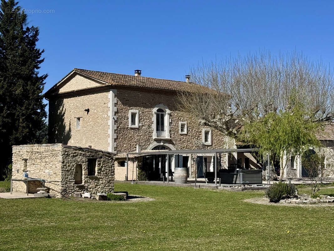Maison à L'ISLE-SUR-LA-SORGUE