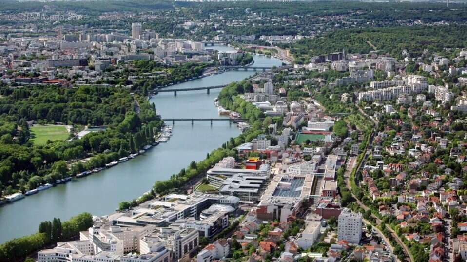 Commerce à SURESNES