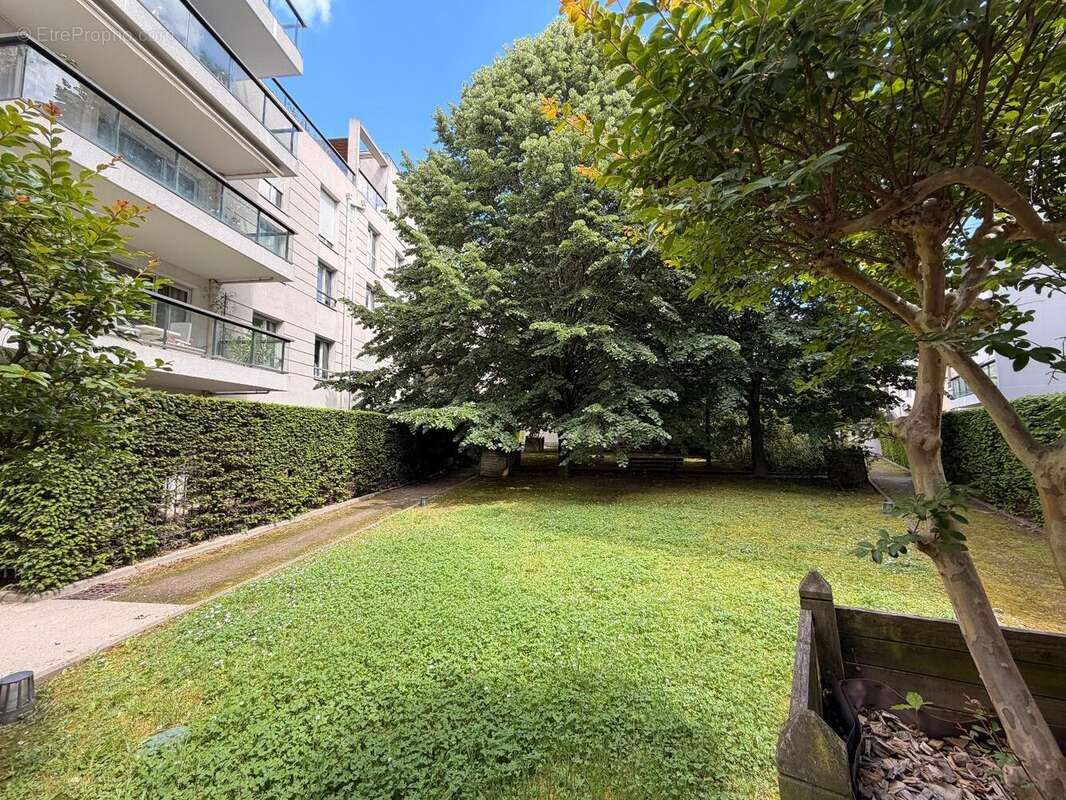   - Appartement à LYON-3E