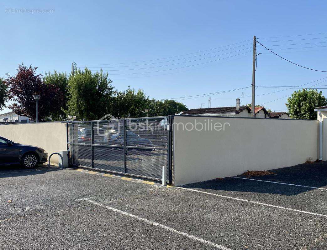 Place de stationnement extérieur - photo 3