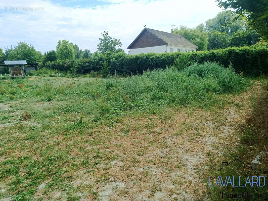 Terrain 783 m² à Yzeux  - photo 4