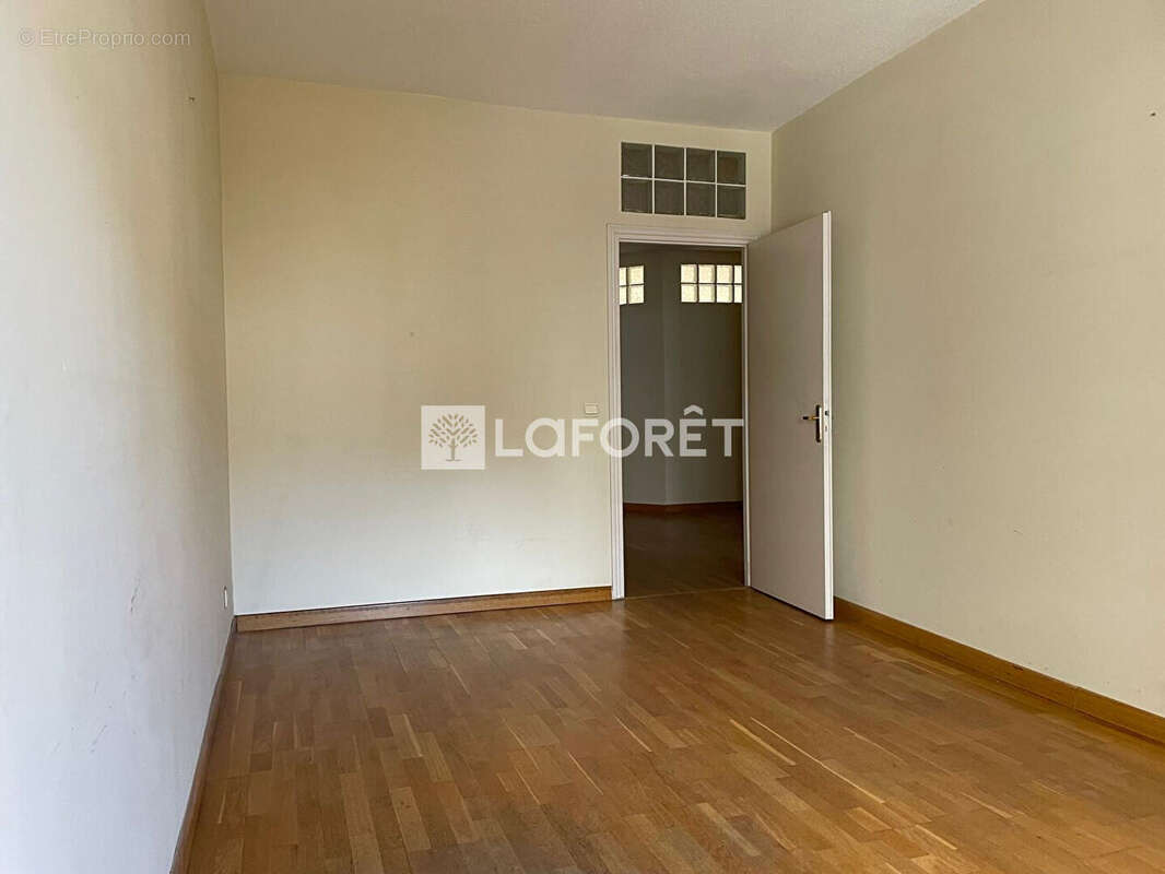 Commerce à SAINT-LAURENT-DU-VAR