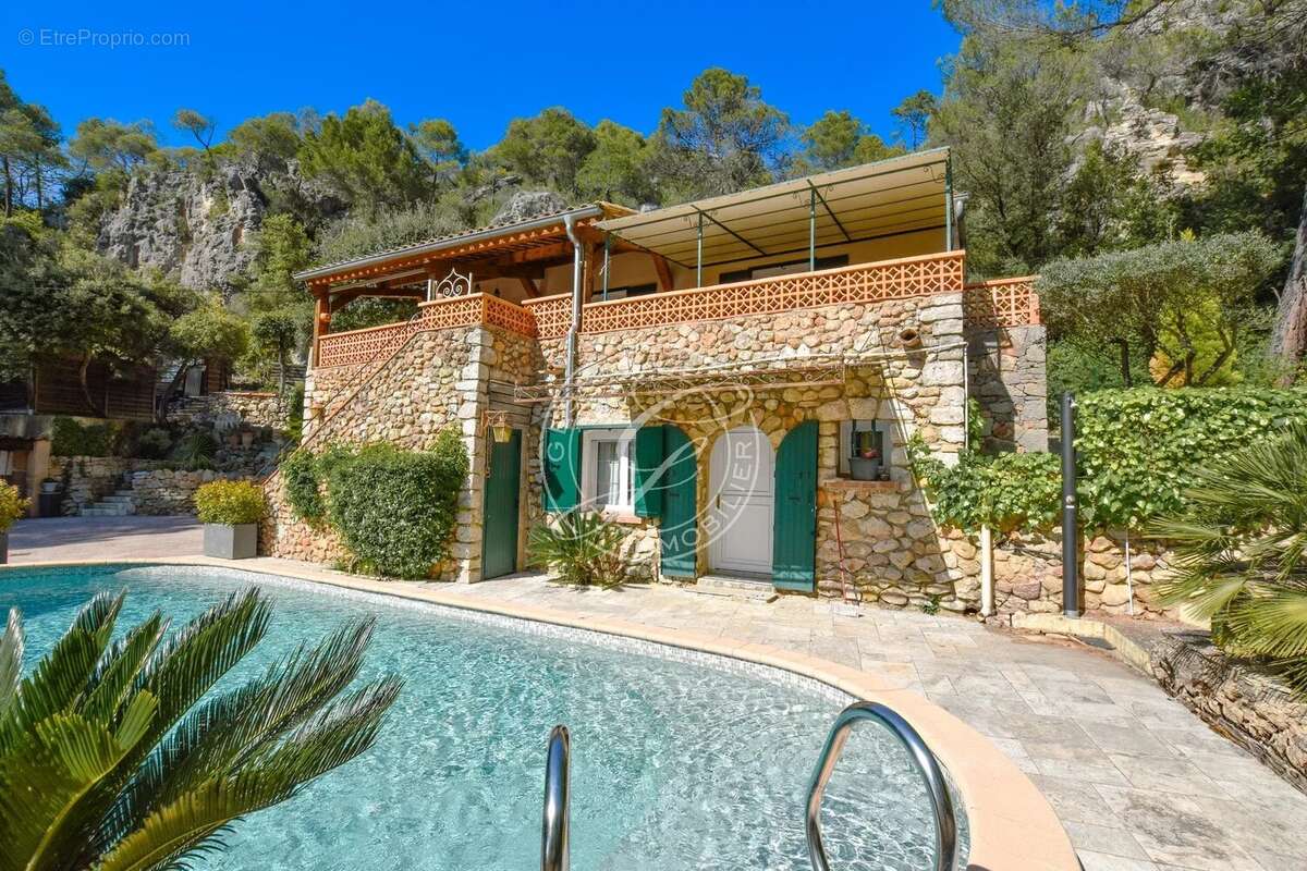 Maison à VILLECROZE