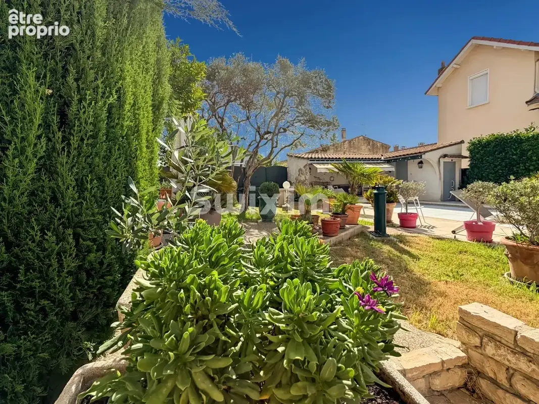 Maison familiale de 157m2 avec piscine et garage double - photo 12