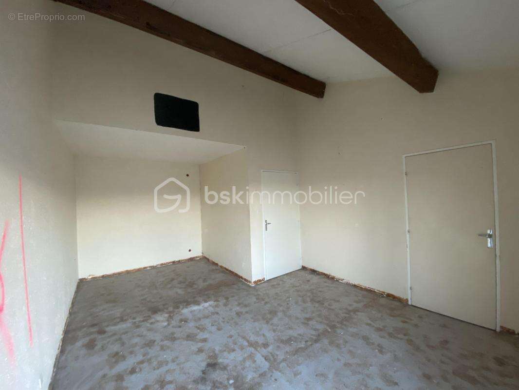 SAINT-CHRISTOL ((84) - Créez votre T3 sur mesure ! Plateau sous forme d'appartement de 77 m² env. situé au 3ème étage avec ascen - photo 12
