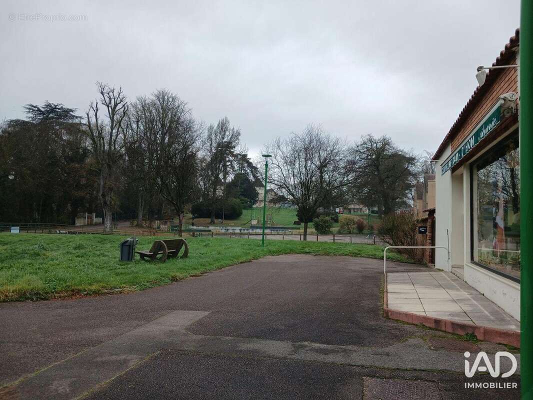 Photo 3 - Commerce à CHAMPFORGEUIL