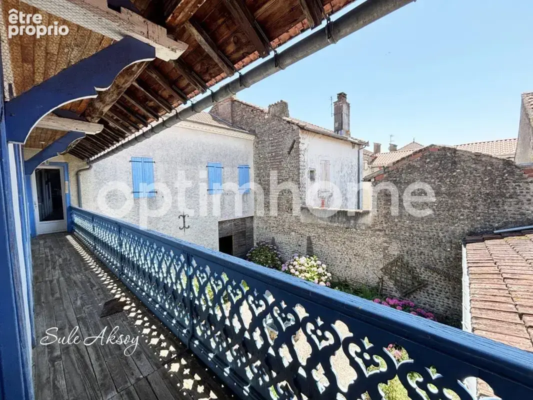 Grande maison familiale avec 3 logements indépendants pour investissement locatif dans le 65 - Immeuble de caractère XIXᵉ : - photo 2