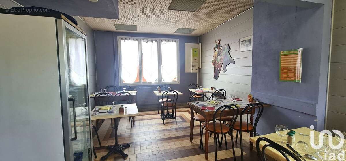 Photo 2 - Commerce à OISSEL