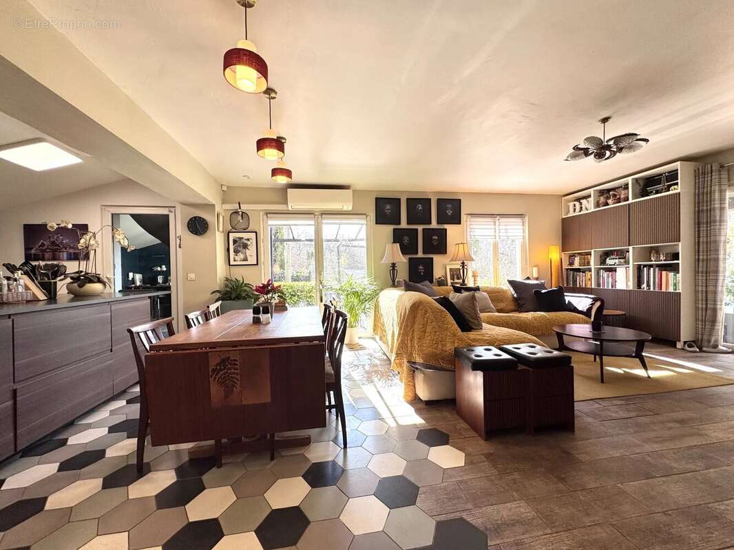 Maison à ENTRECASTEAUX