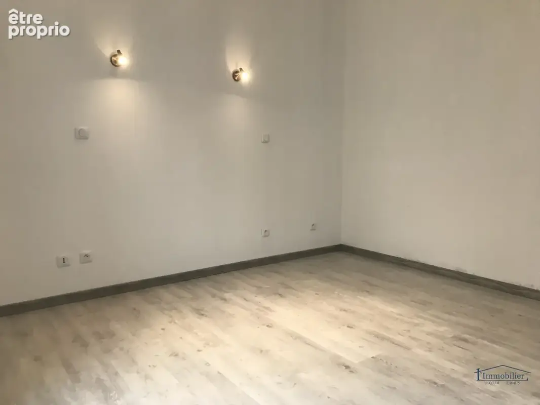 A vendre - Maison rénovée de 70 m2 avec courette, au calme   Tresson - photo 3