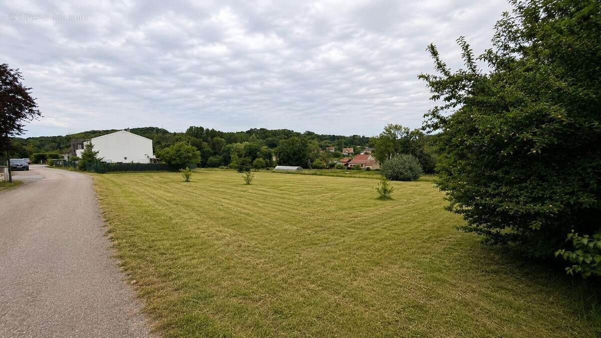 Terrain 918 m² à Corny-Sur-Moselle  - photo 4
