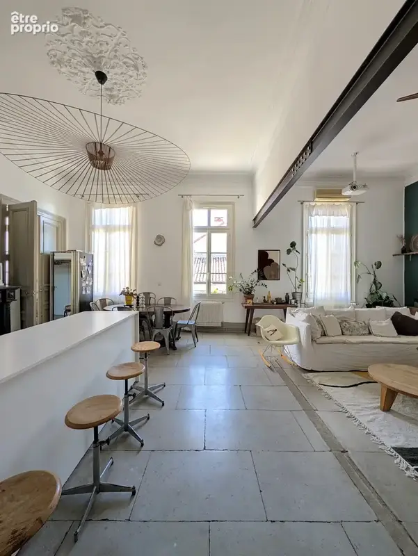 Bel appartement 5 pièces de 115 m2 + combles centre ville de Montpellier avec ascenseur et place de stationnem - photo 1