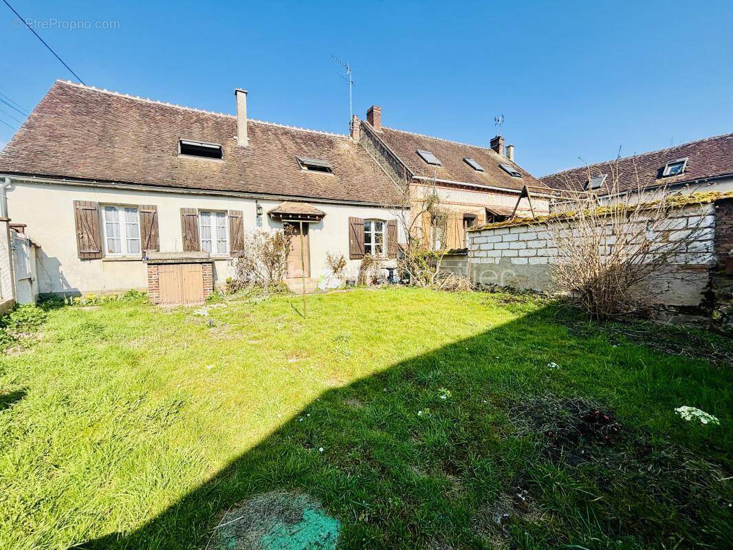 Maison à THORIGNY-SUR-OREUSE