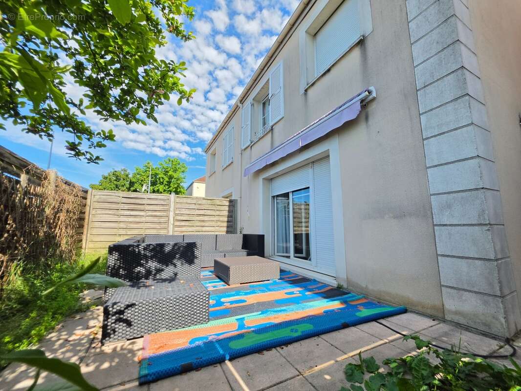 Maison à vendre 0 pièces RIS ORANGIS (91) - photo 2