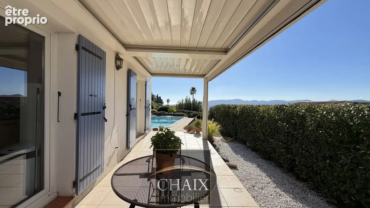 Villa lumineuse avec vue dégagée et piscine. - photo 18
