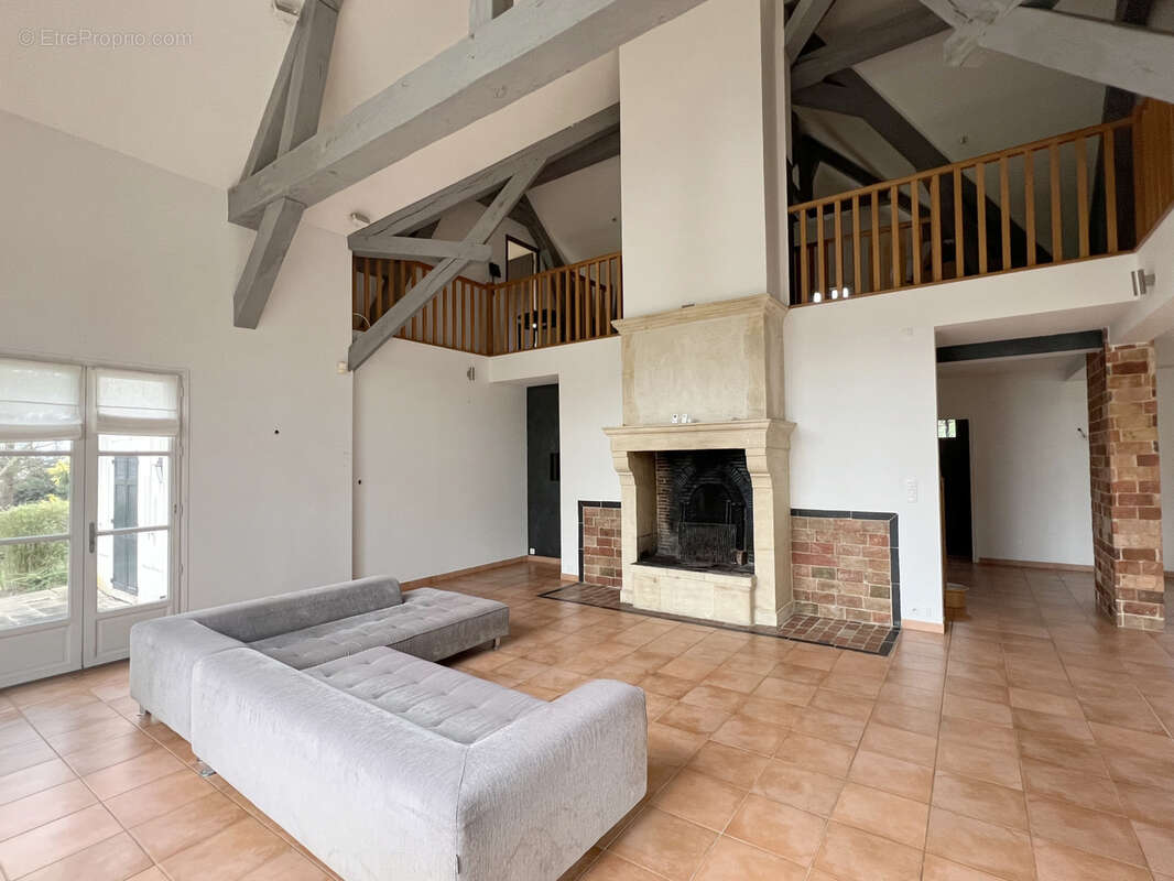 Maison à MORAINVILLIERS