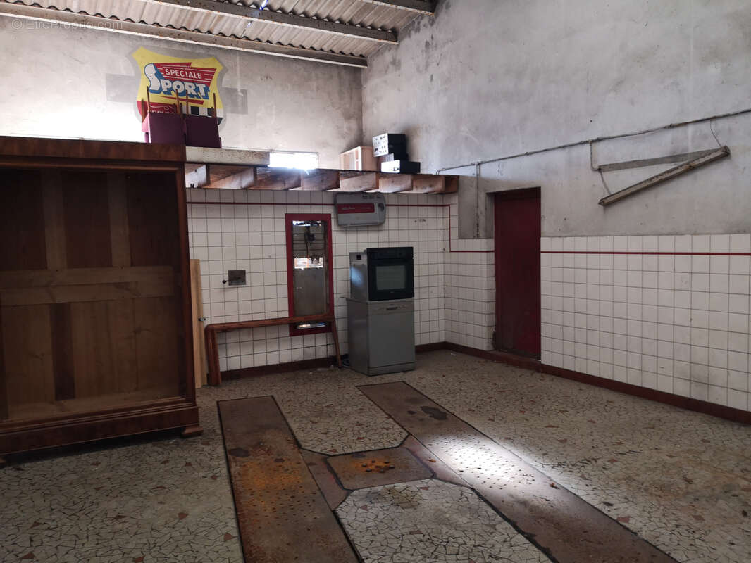 Parking à LES HERBIERS