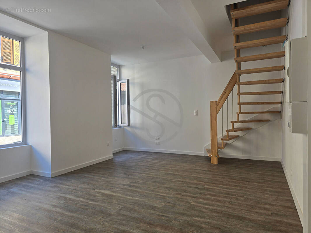 Appartement à SAINT-ETIENNE-DE-SAINT-GEOIRS
