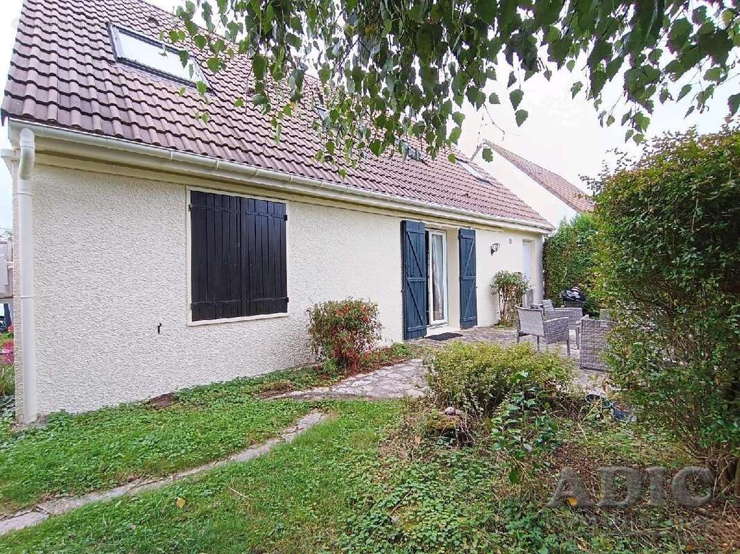 Maison 111 m² à Le Plessis-Belleville  - photo 10