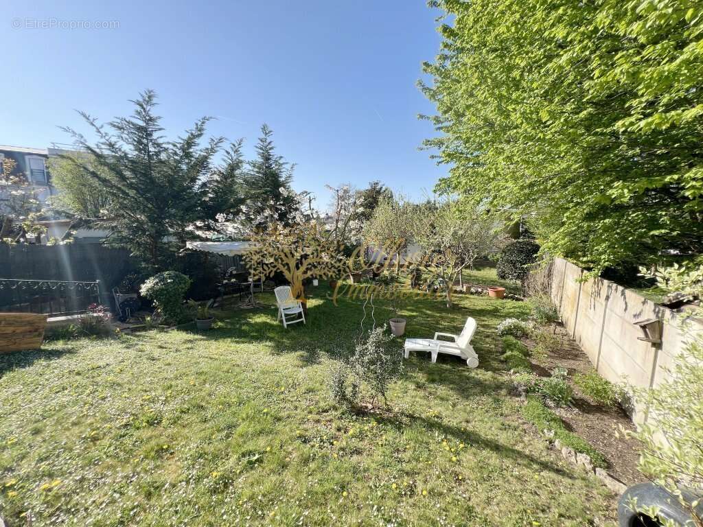 Maison à LA QUEUE-EN-BRIE