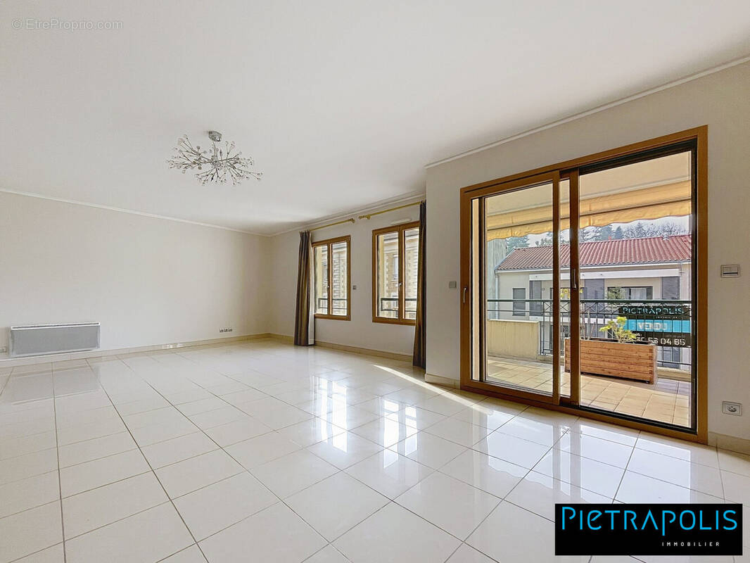 Appartement à CHARBONNIERES-LES-BAINS