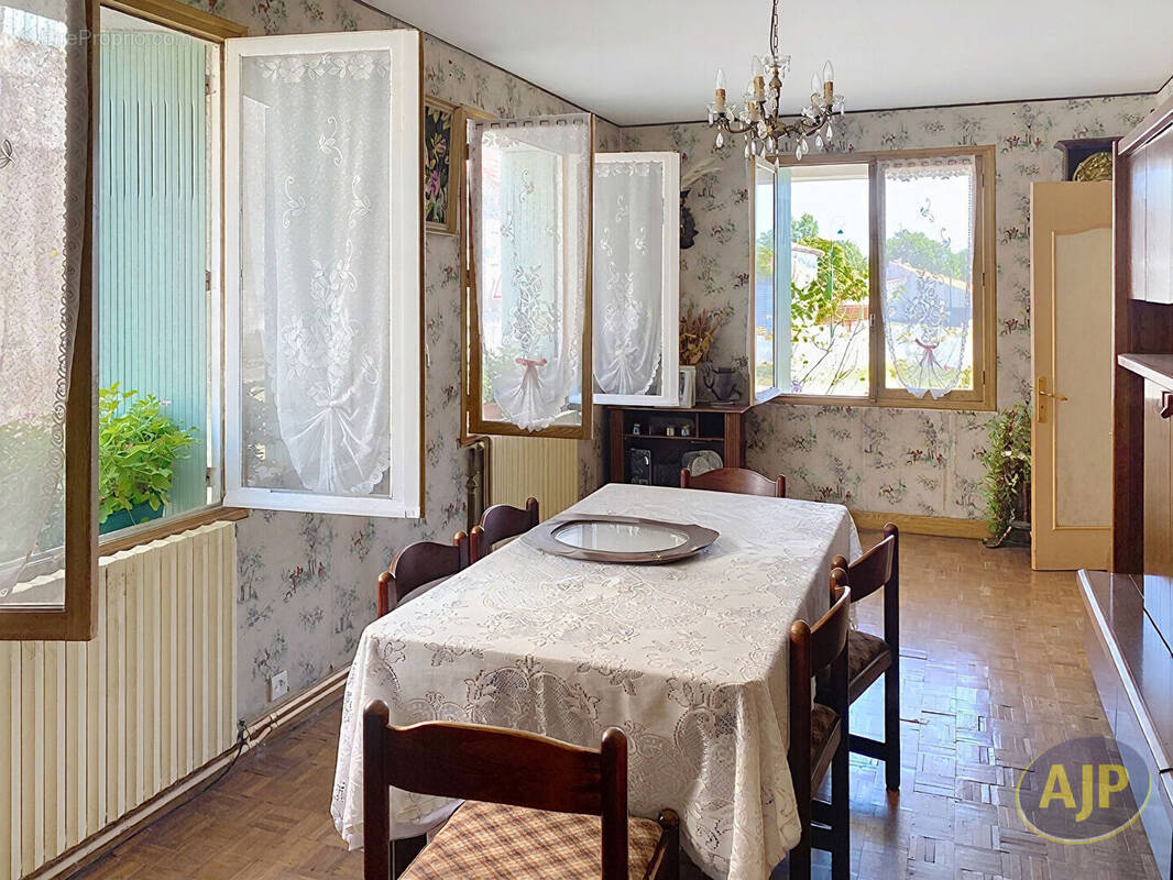 Maison à COULONGES
