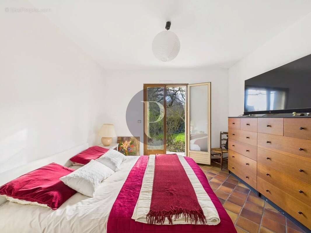 Maison à VERRIERES-LE-BUISSON