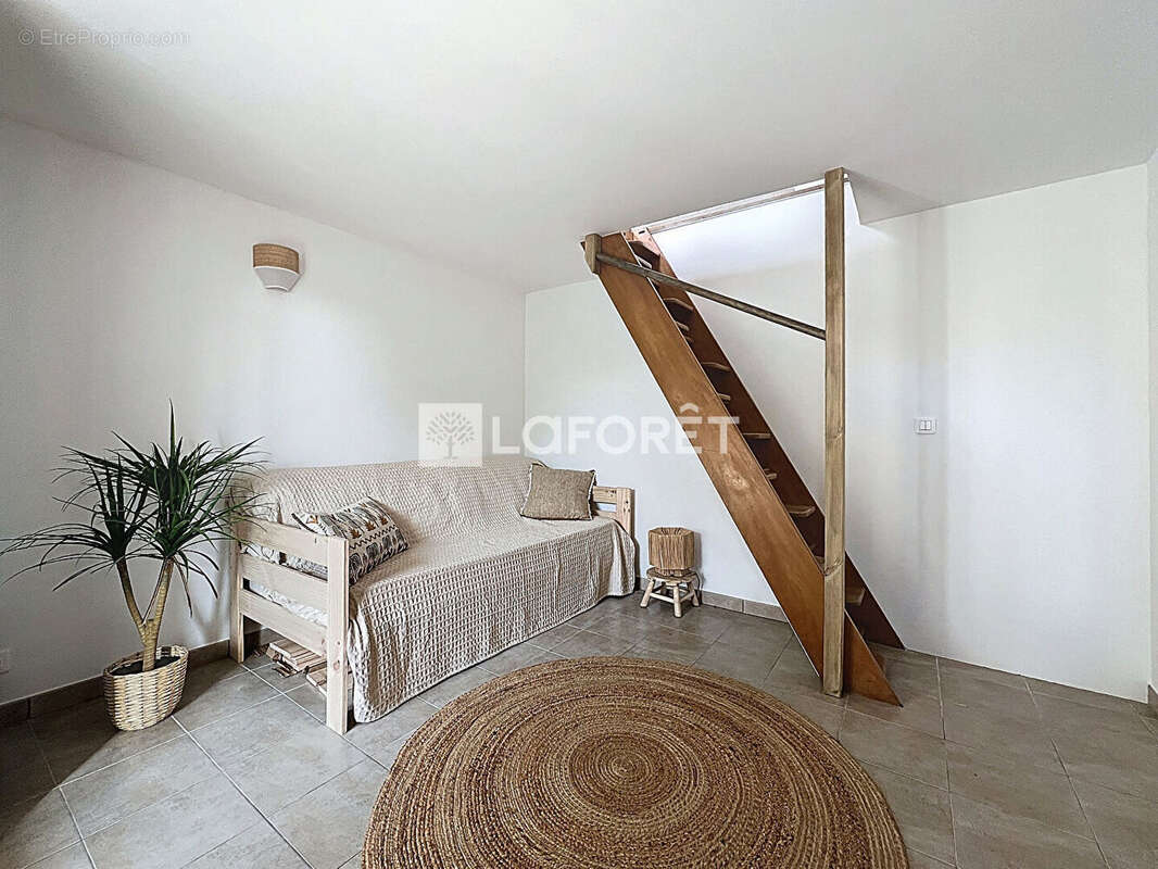 Appartement à ROQUEVAIRE