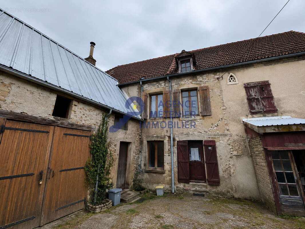 Maison à SAINT-GERAND-LE-PUY
