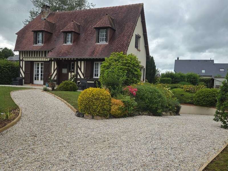 Charmante maison Normande de 135 M2 avec colombages et grand sous-sol 3 chambres à 15mn de Deauville - photo 4