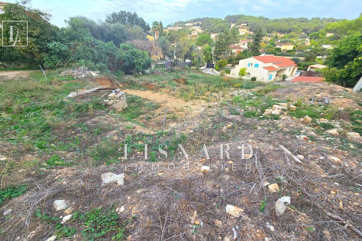 Terrain à VALLAURIS