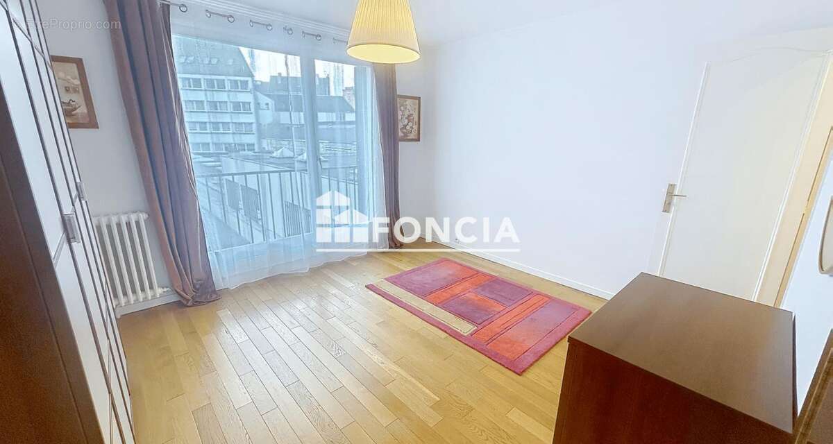 Port - Grand T4 avec ascenseur, balcon, parking et cave - photo 7