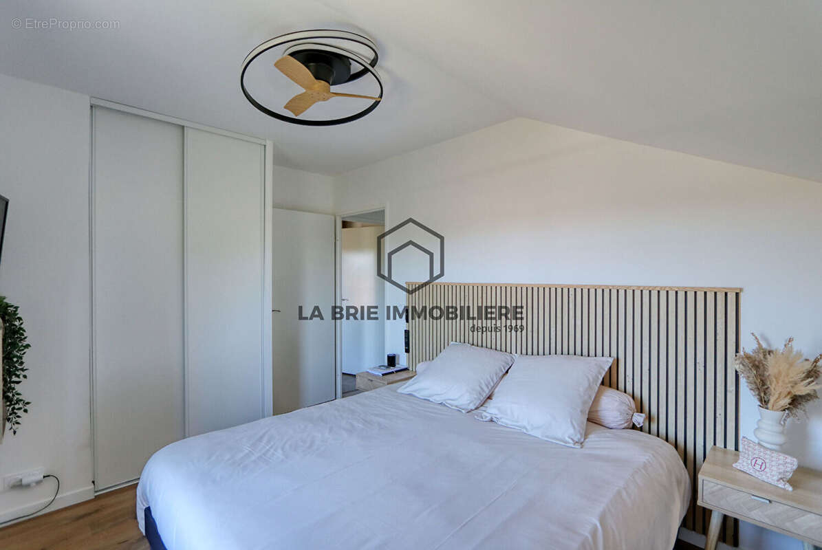 Appartement à BRIE-COMTE-ROBERT