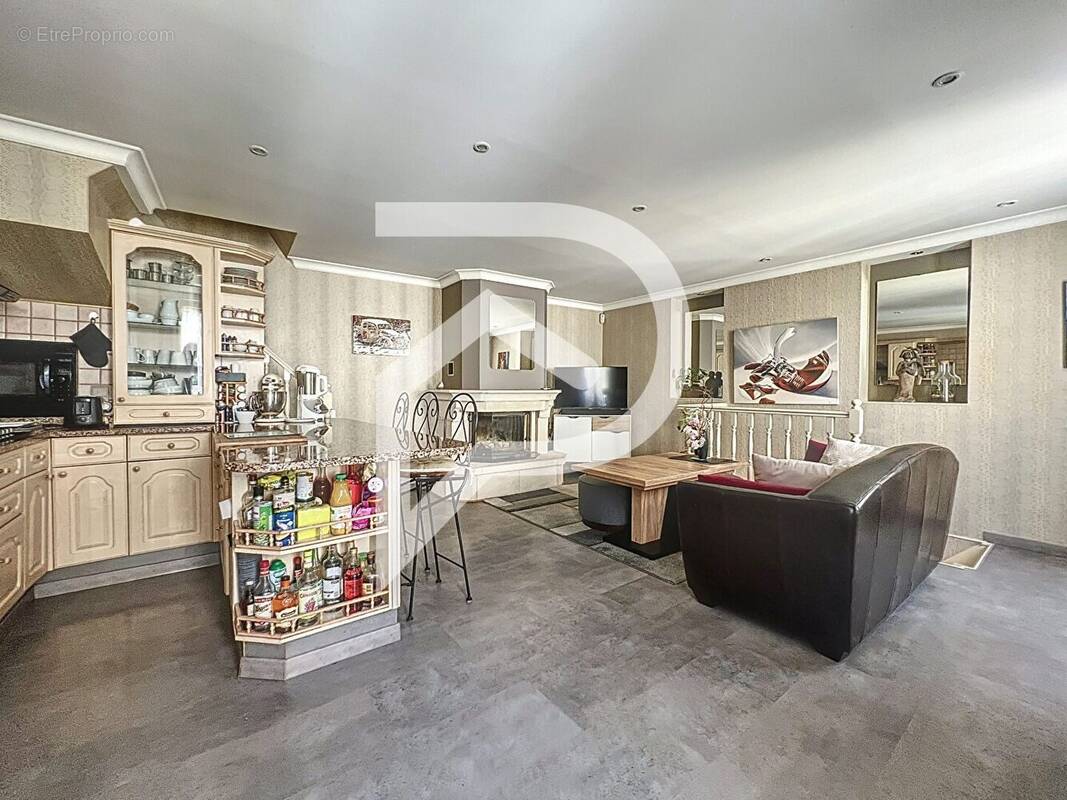 Maison à CHENNEVIERES-SUR-MARNE