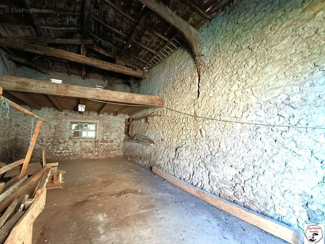 Maison à COLOMBIER-LE-JEUNE