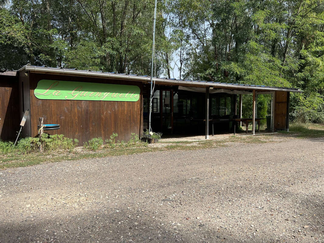Terrain à COURS-LES-BARRES