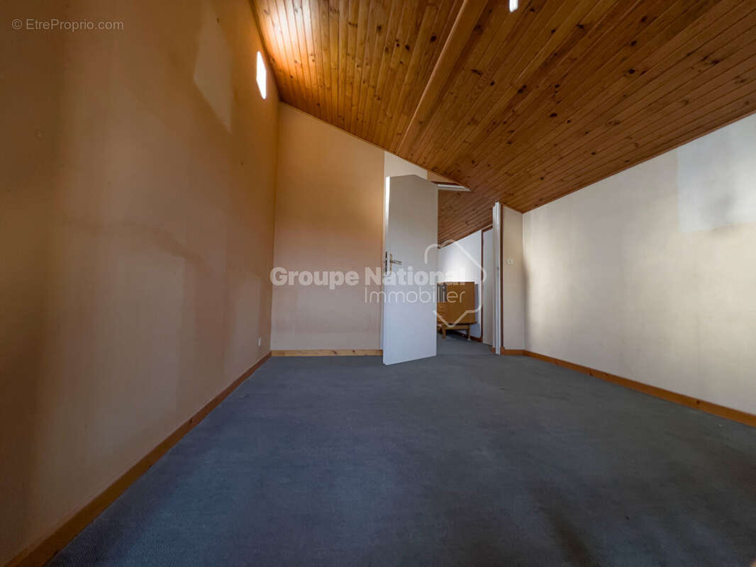 Lorgues - Villa 6 pièce(s) 131 m2, studio, piscine, garage. - photo 13