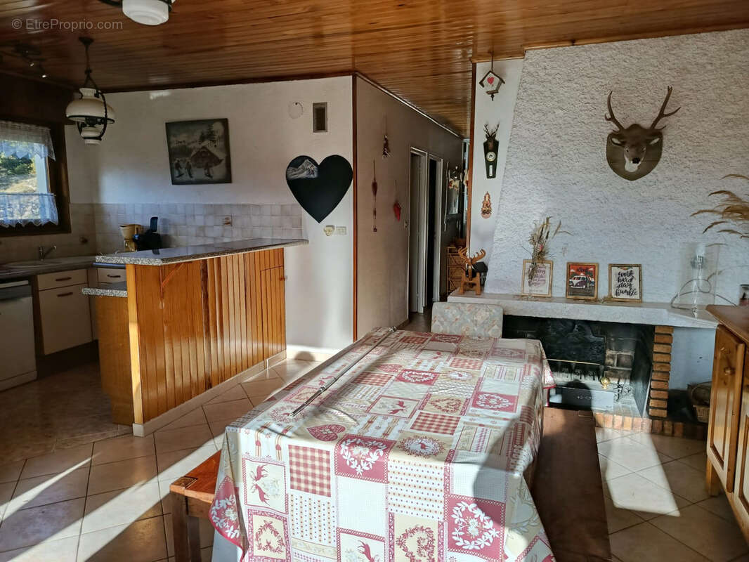 Appartement à GREOLIERES