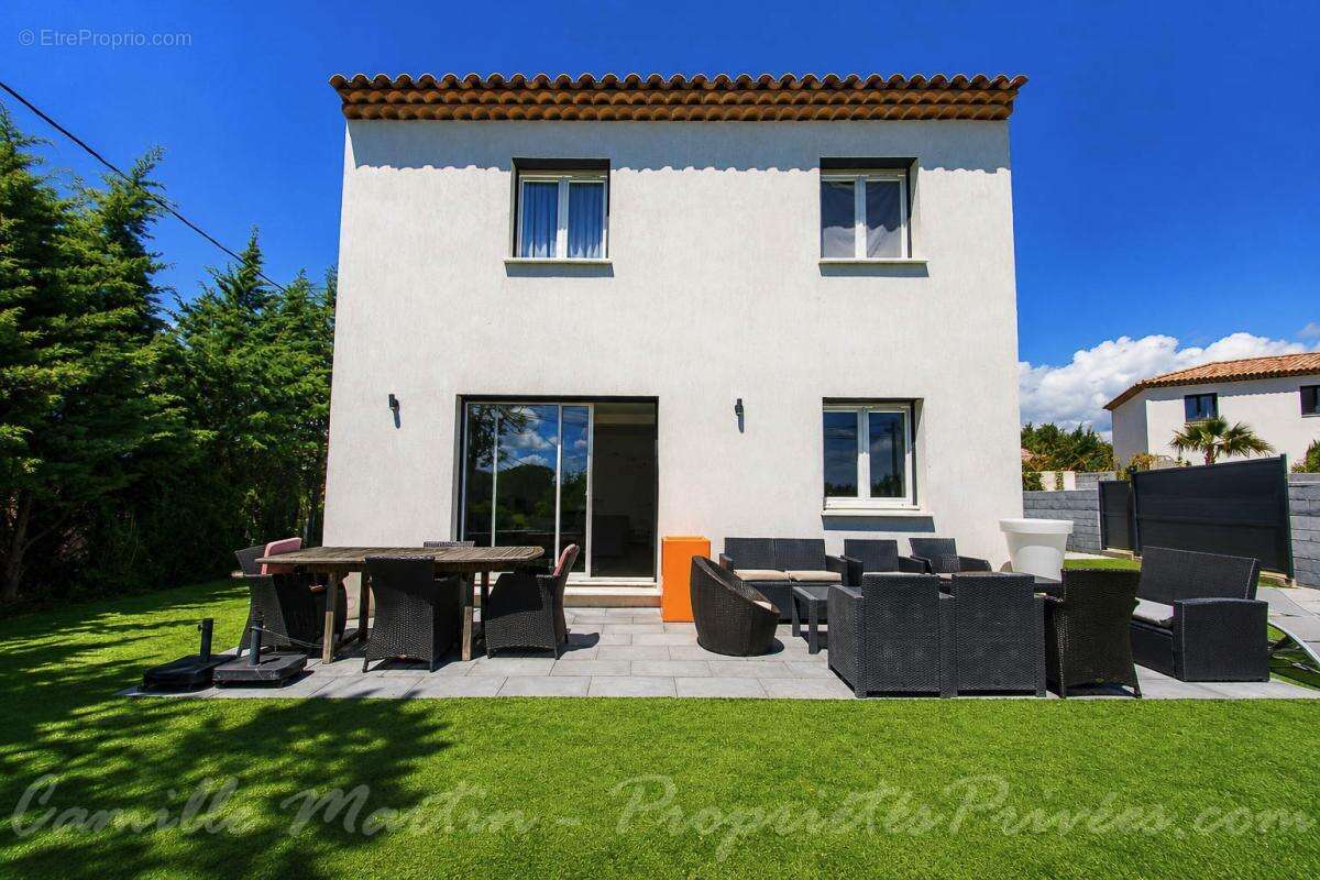Maison à ROQUEBRUNE-SUR-ARGENS