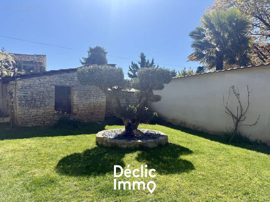 Magnifique longère familiale au cur de Vouillé - photo 13