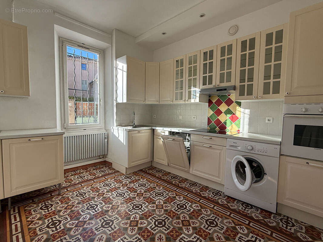 Maison à LA ROQUE-D&#039;ANTHERON