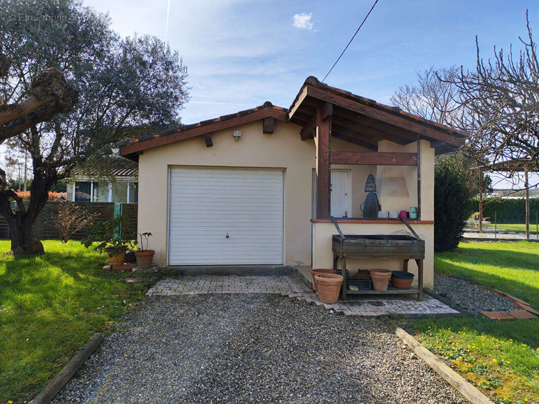 Maison familiale 7 pièces avec garage , Jardin clos et cadre agréable à MOISSAC - photo 11
