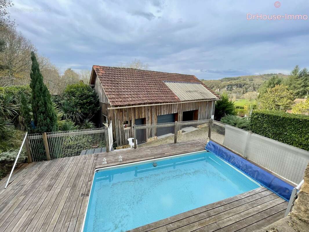 Maison à SAINT-LEON-SUR-VEZERE