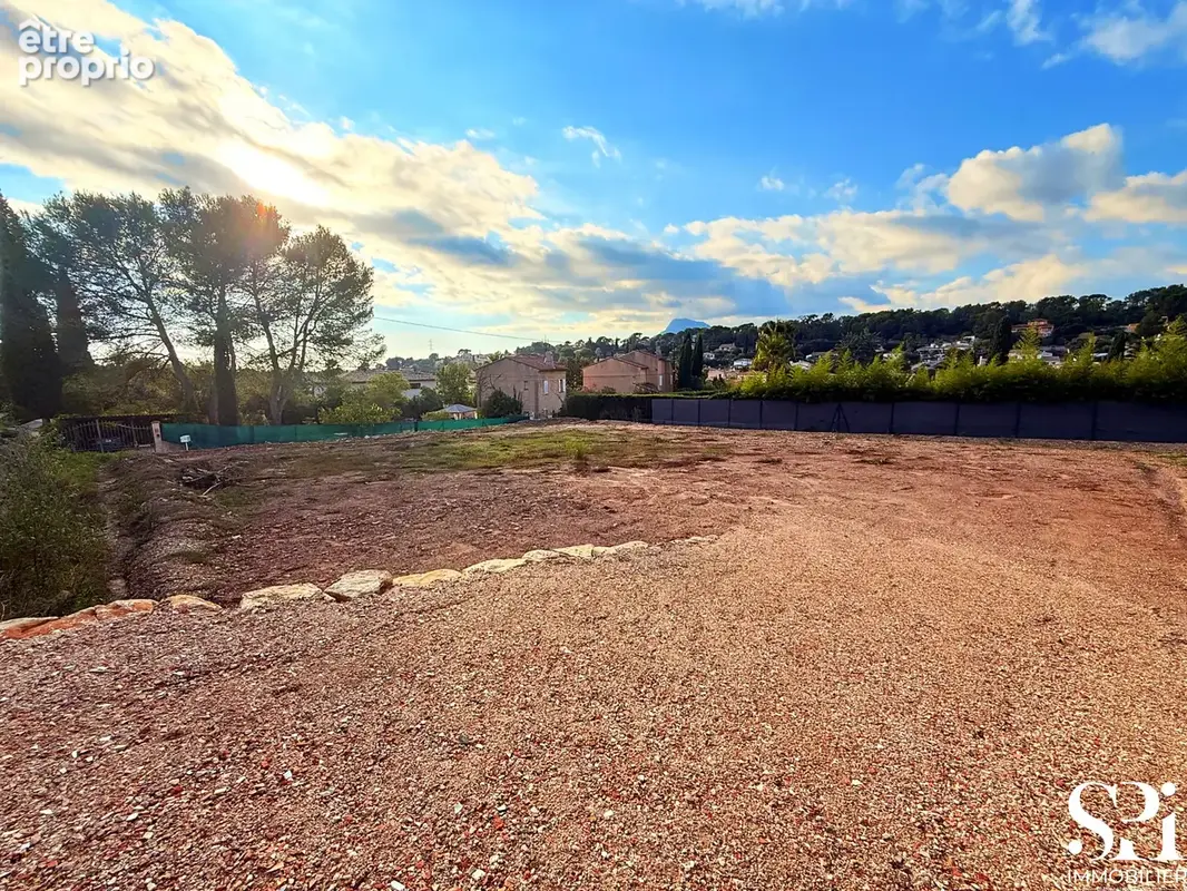 La crau   terrain constructible de 1 216 m2 au calme - photo 3