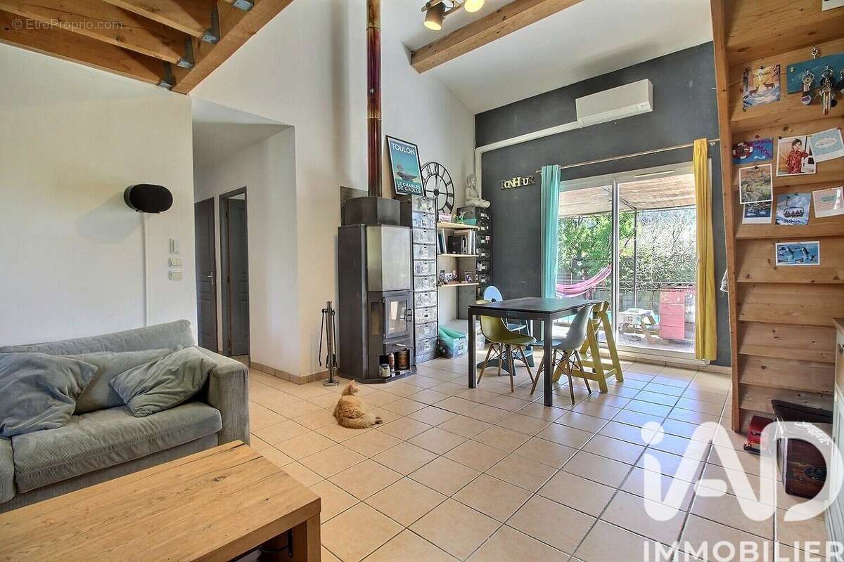 Photo 2 - Maison à LE CASTELLET