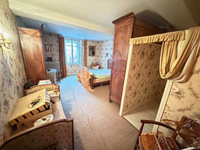 Maison à MARINGUES