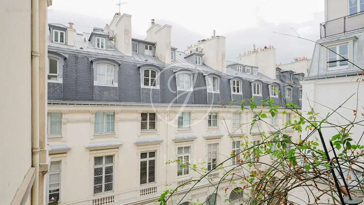 Appartement à PARIS-1E